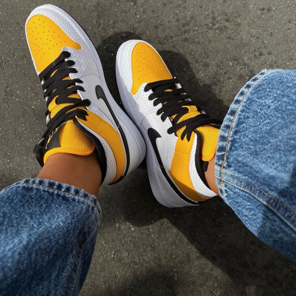 Nike Women's Sneakers Yellow and White